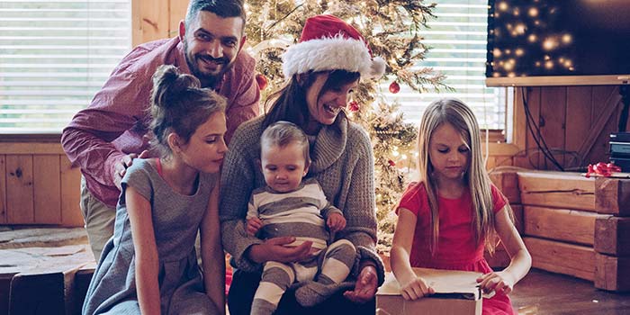 5 maneras en que las familias pueden ahorrar en Navidad