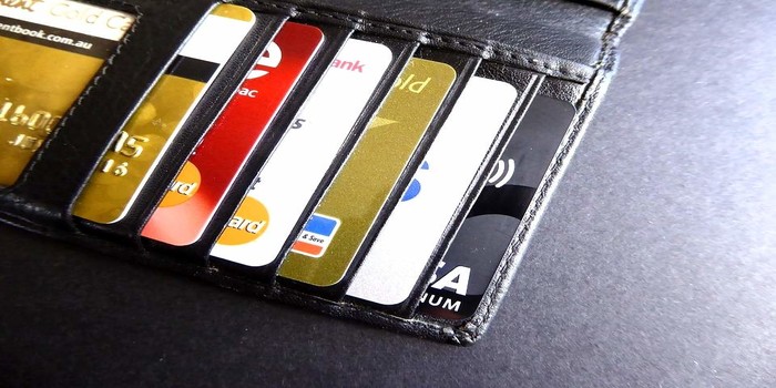 Conoce la diferencia entre tarjeta de crédito, débito y línea de crédito